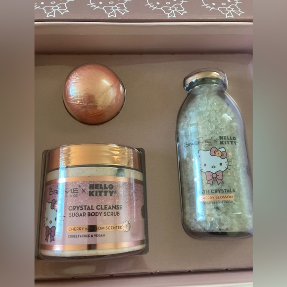 The Crème Shop x Hello Kitty NWT - Picture 4 of 7